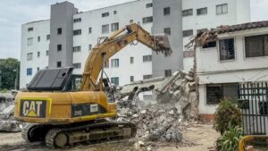 Entre escombros, Cali comienza su reconstrucción tras el terremoto (Colombia)