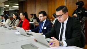 A prisión 10 nuevos procesados en Ecuador por presunta corrupción